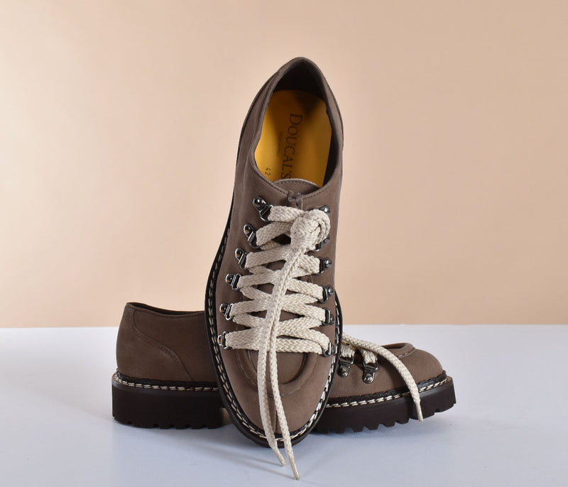Scarpe Doucal's stringata con ganci 