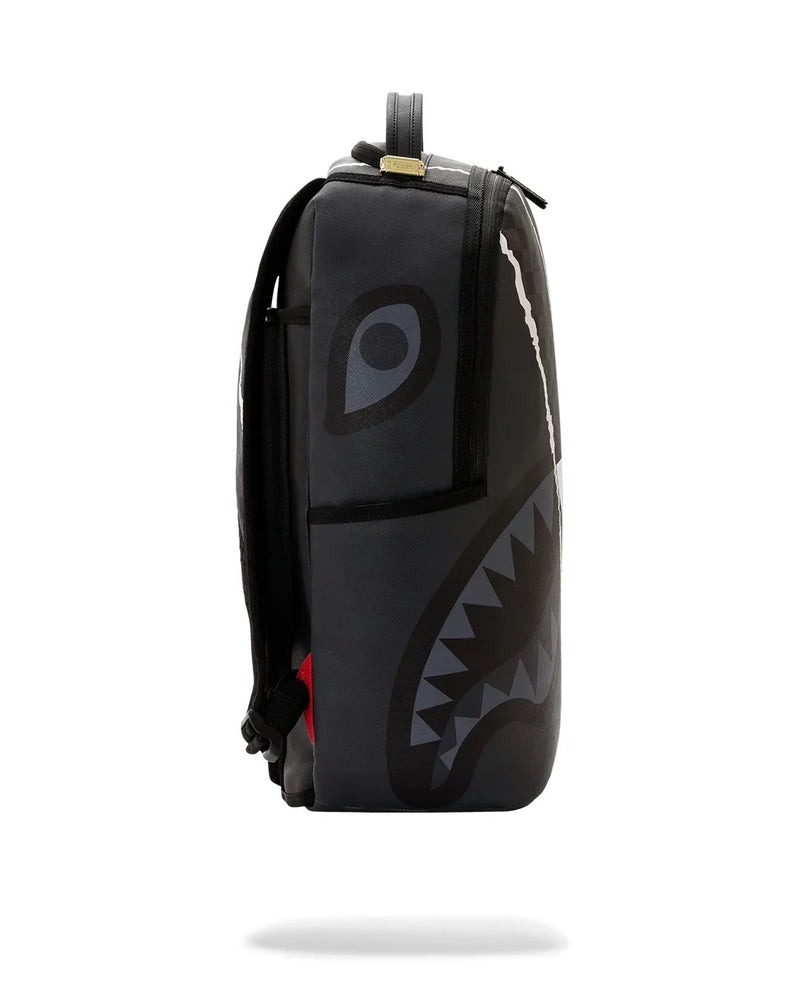 Zaino Sprayground center rip revealing 
